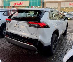 تۆیۆتا ڕاڤ 4